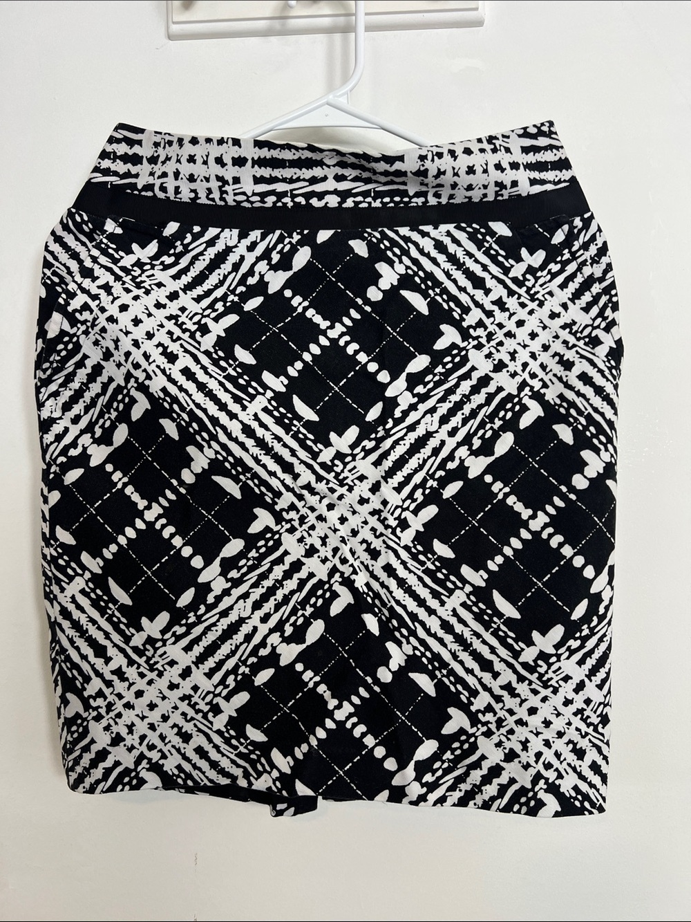 The Limited Black and White Geometric Pencil Skirt